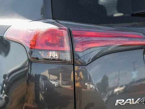 Used 2018 Toyota RAV4 LE w/ All Weather Liner Package FWD image 10