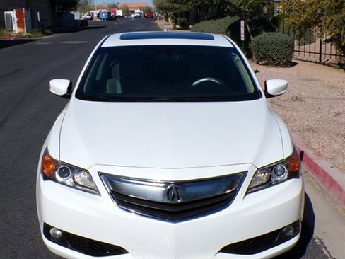 Used 2014 Acura ILX w/ Technology Package image 2