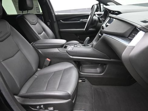 Used 2023 Cadillac XT5 Premium Luxury w/ Technology Package AWD/4WD image 9