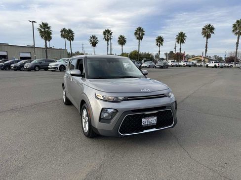 Used 2022 Kia Soul LX w/ Technology Package image 3