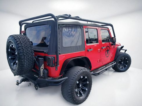 Used 2015 Jeep Wrangler Unlimited Sahara w/ Connectivity Group AWD/4WD image 4