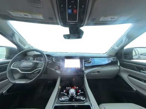 Used 2022 Jeep Wagoneer Series III w/ Rear Seat Video Group 1 image 23