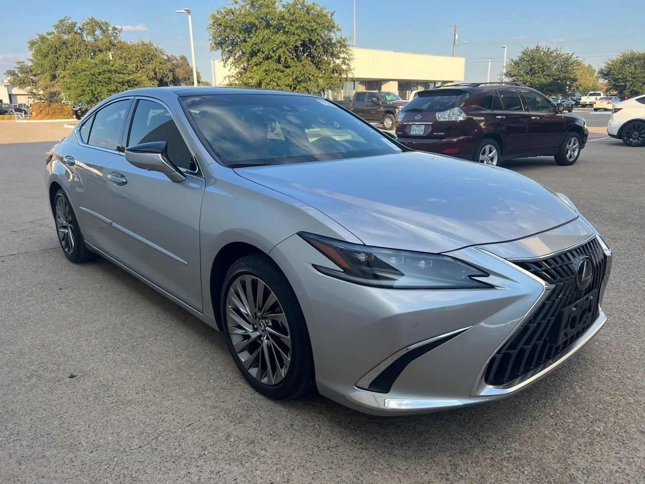 Used 2025 Lexus ES 350 Ultra Luxury w/ Accessory Package (Z2) FWD image 3