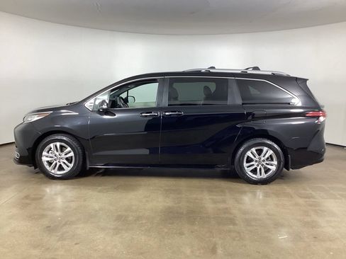 Used 2024 Toyota Sienna Limited AWD/4WD image 8