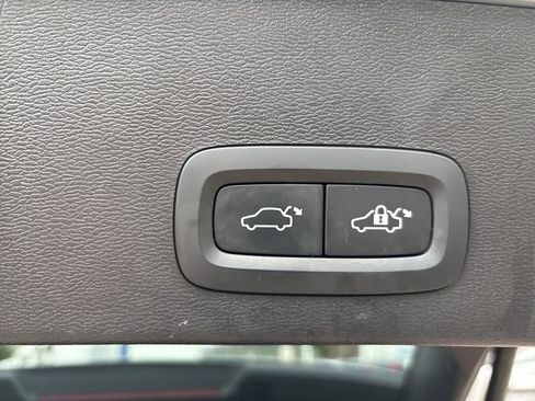 Certified 2023 Volvo XC40 B5 Plus w/ Driver Assist Package AWD/4WD image 49