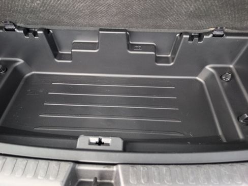 Used 2025 GMC Acadia Elevation FWD image 7