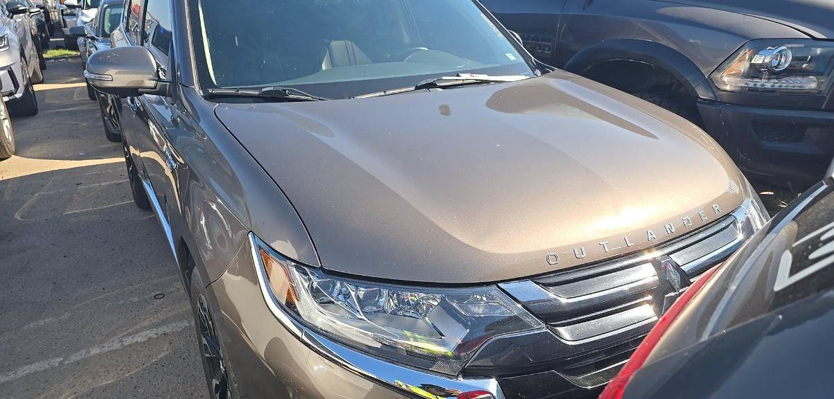 Used 2018 Mitsubishi Outlander SEL AWD/4WD image 2