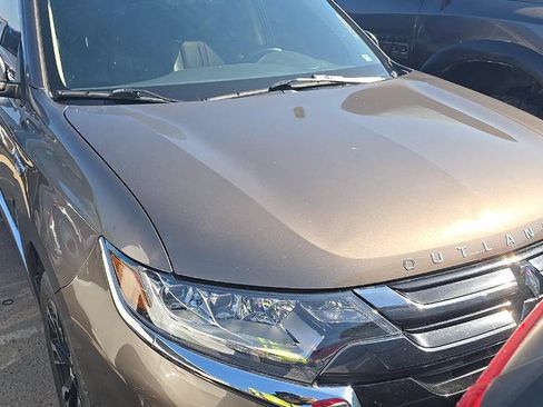Used 2018 Mitsubishi Outlander SEL AWD/4WD image 2