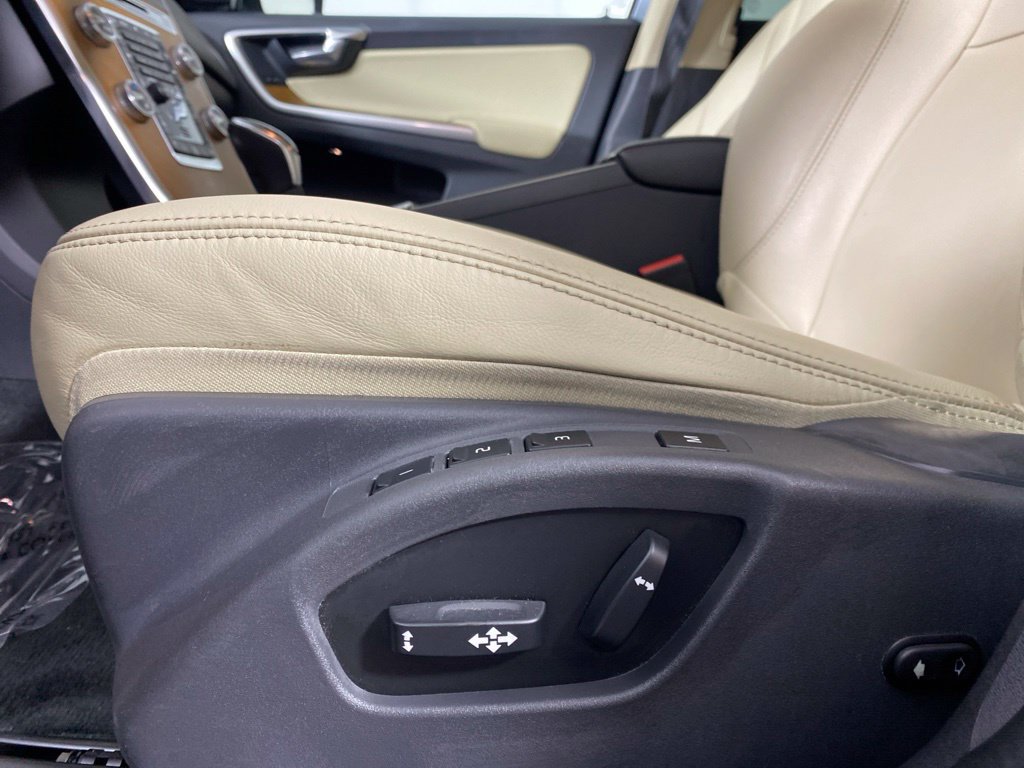 Used 2017 Volvo XC60 T5 Inscription w/ Preferred Option Package AWD/4WD image 22