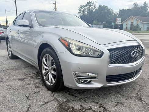 Used 2018 INFINITI Q70 Luxe AWD/4WD image 4
