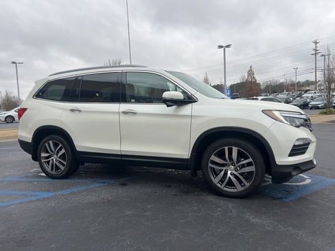 Certified 2017 Honda Pilot Touring image 4