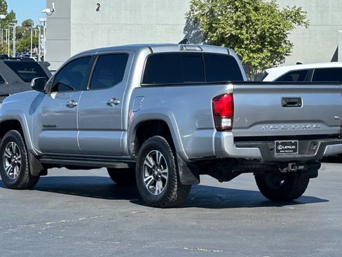 Used 2018 Toyota Tacoma TRD Sport RWD image 7