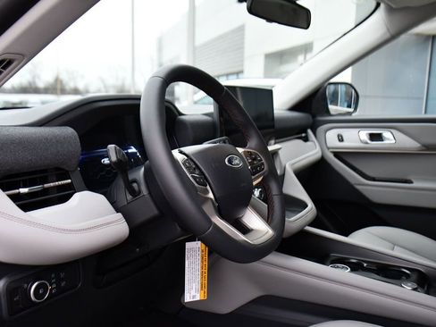 Used 2026 Ford Explorer Active w/ Active Comfort Package image 11