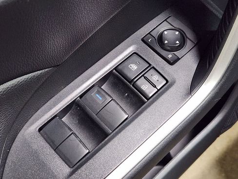 Used 2022 Toyota RAV4 LE image 41