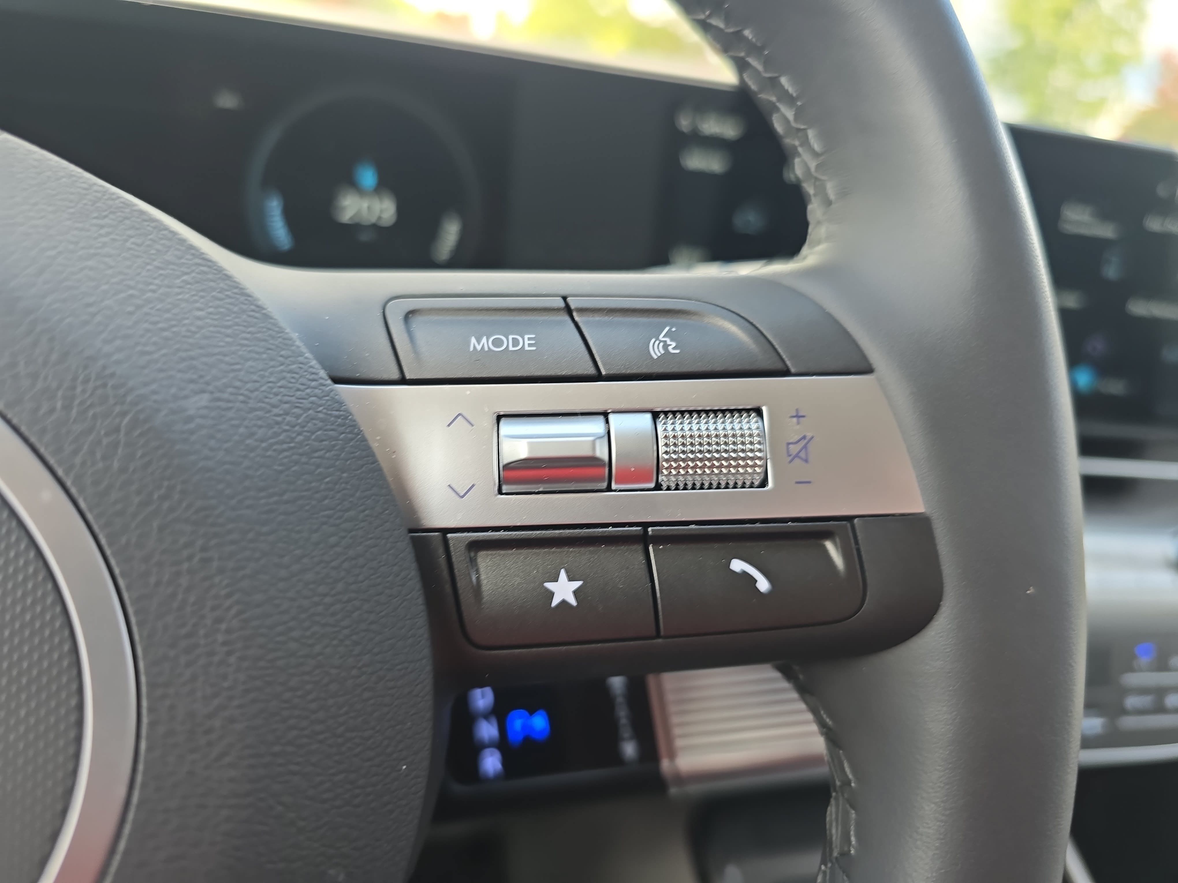 Used 2025 Hyundai Kona SEL FWD image 17