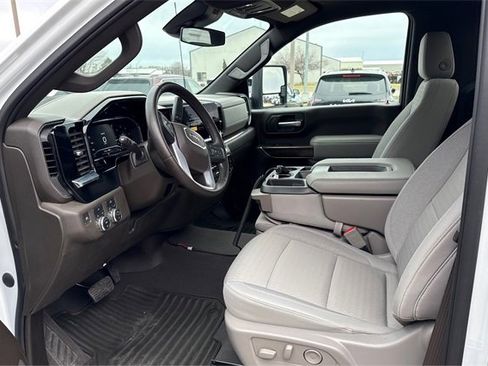 Used 2024 GMC Sierra 2500 SLE w/ SLE Convenience Package image 9