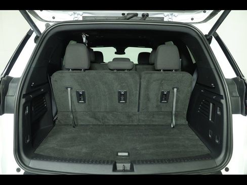 Used 2025 GMC Acadia Elevation image 16