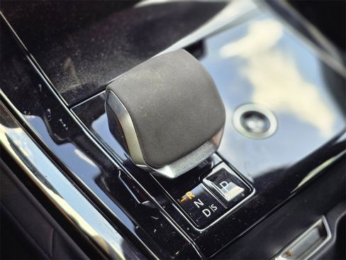 Used 2024 Land Rover Range Rover Sport SE image 25