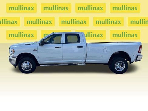 Used 2024 RAM 3500 Tradesman w/ Chrome Appearance Group AWD/4WD image 10