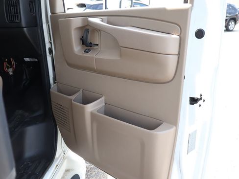 Used 2015 Chevrolet Express 4500 w/ RV Package RWD image 15
