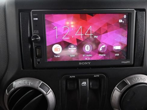 Used 2013 Jeep Wrangler Sport AWD/4WD image 20