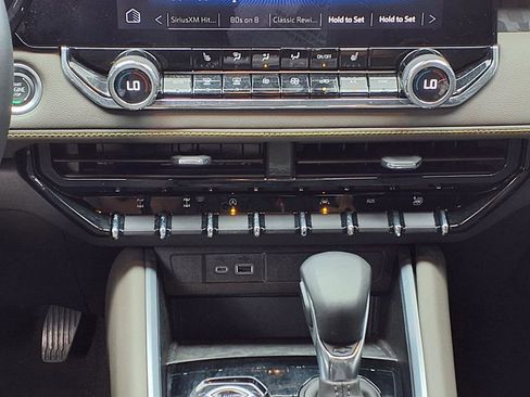 Used 2024 Chevrolet Colorado ZR2 w/ Technology Package image 15