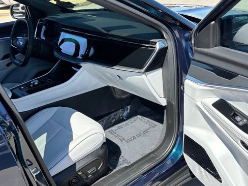 Used 2025 Jeep Wagoneer S Limited image 28