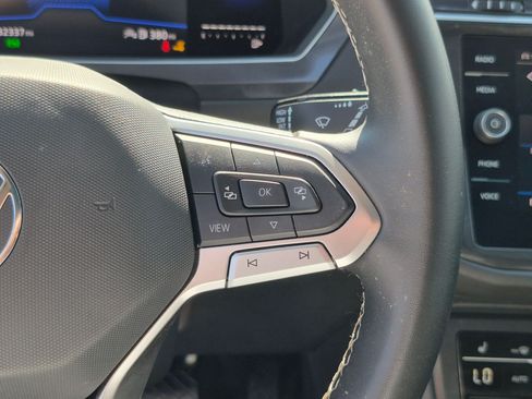 Used 2022 Volkswagen Tiguan SE AWD/4WD image 22