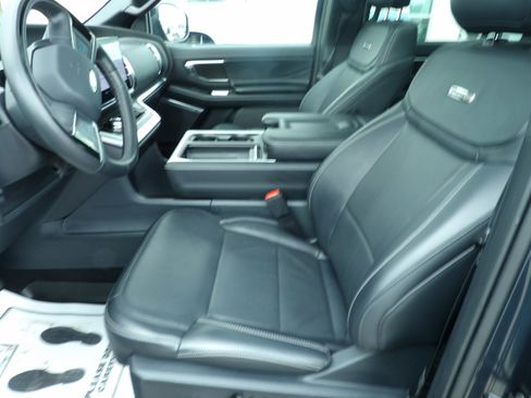 Used 2025 Ford Expedition Platinum w/ Stealth Performance Package AWD/4WD image 10