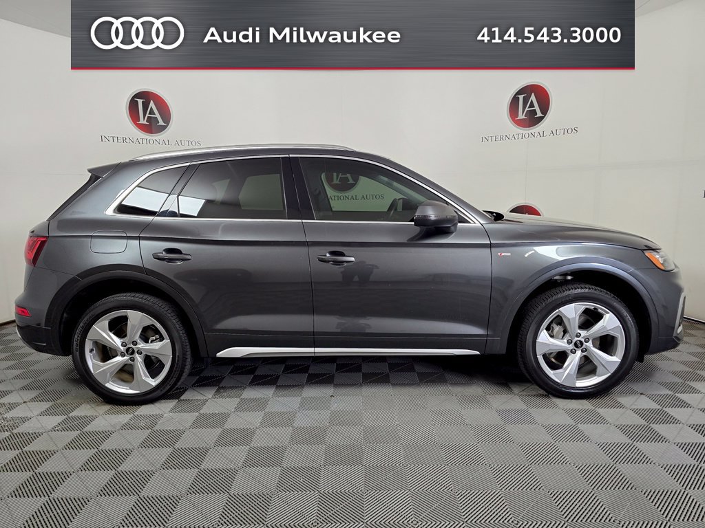 Used 2023 Audi Q5 2.0T Premium Plus w/ Premium Plus Package AWD/4WD image 3
