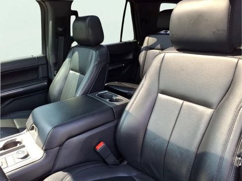 Used 2020 Ford Expedition XLT w/ Equipment Group 202A AWD/4WD image 9