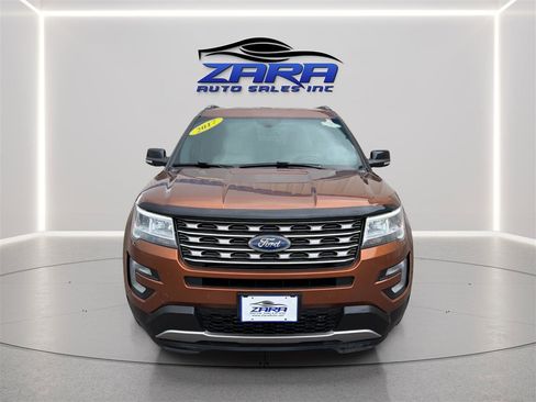 Used 2017 Ford Explorer XLT w/ Equipment Group 202A AWD/4WD image 2