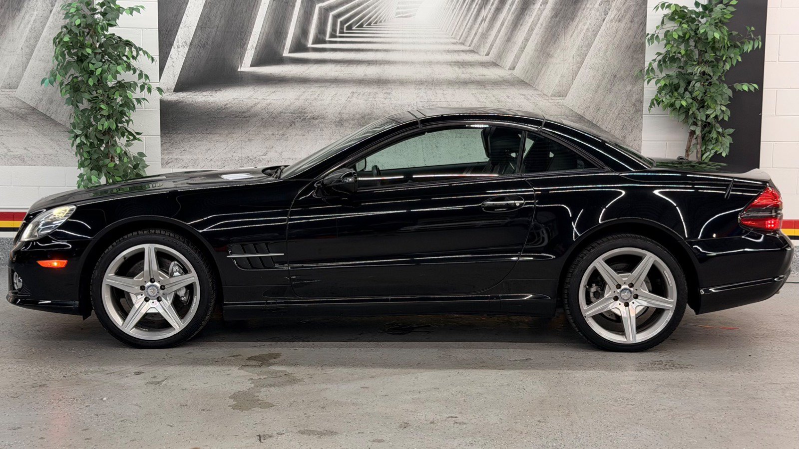 Used 2011 Mercedes-Benz SL 550 image 5