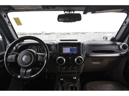 Used 2014 Jeep Wrangler Unlimited Sahara w/ Max Tow Package AWD/4WD image 9