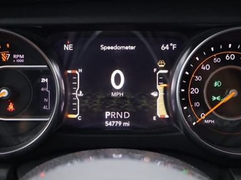 Used 2021 Jeep Wrangler Unlimited Sahara w/ Cold Weather Group AWD/4WD image 15
