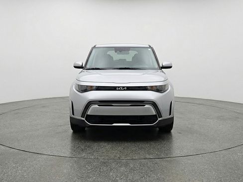 Used 2025 Kia Soul LX w/ LX Technology Package image 2