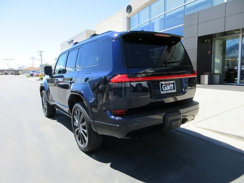 Used 2026 Lexus GX 550 w/ Cold Area Package AWD/4WD image 5
