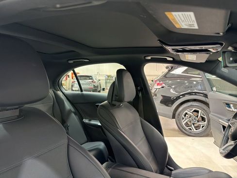 Used 2025 Mercedes-Benz C 300 4MATIC Sedan image 25