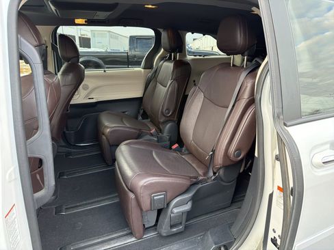 Used 2022 Toyota Sienna Platinum image 15
