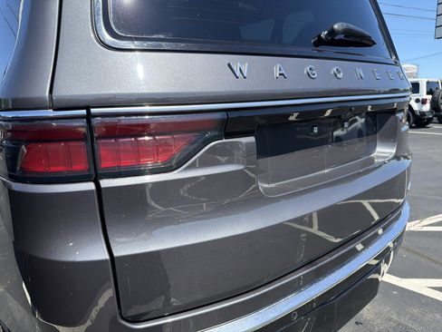 Used 2024 Jeep Wagoneer L Series III w/ Premium Group I AWD/4WD image 10