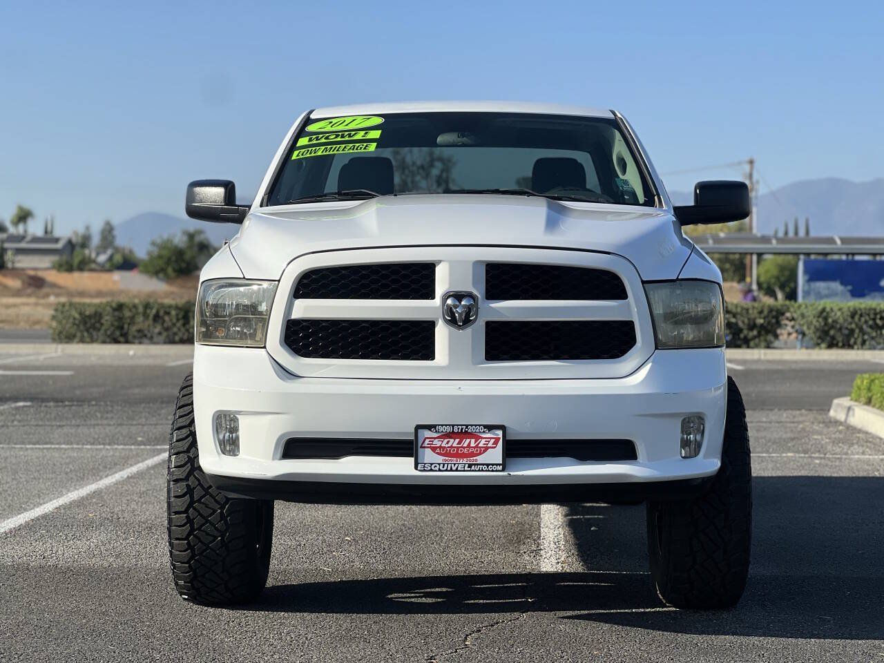 Used 2017 RAM 1500 Express RWD image 2