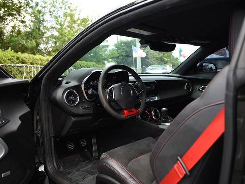 Used 2019 Chevrolet Camaro ZL1 RWD image 16