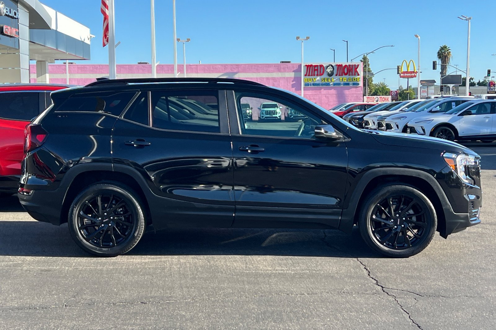 Used 2023 GMC Terrain SLE w/ Driver Convenience Package AWD/4WD image 3