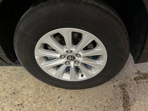 Used 2025 Toyota Grand Highlander FWD image 32