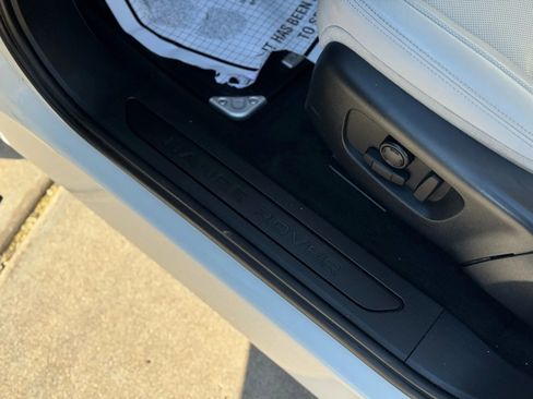 Used 2020 Land Rover Range Rover Evoque SE image 14