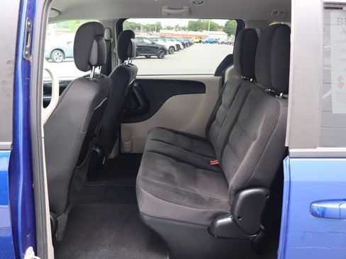 Used 2018 Dodge Grand Caravan SE w/ UConnect Hands-Free Group FWD image 5