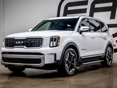 Used 2023 Kia Telluride EX w/ EX Captain's Chair Package FWD image 26