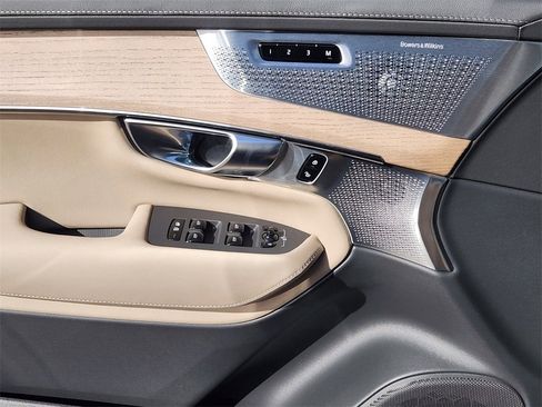 New 2026 Volvo XC90 B6 Ultra w/ Lounge Package image 3