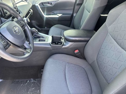 Used 2022 Toyota RAV4 XLE FWD image 14