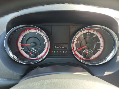 Used 2019 Dodge Grand Caravan SXT image 25